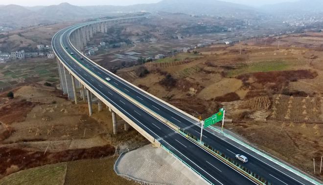 叙古高速公路最新消息,叙古高速公路最新消息及其影响,一种观点分析