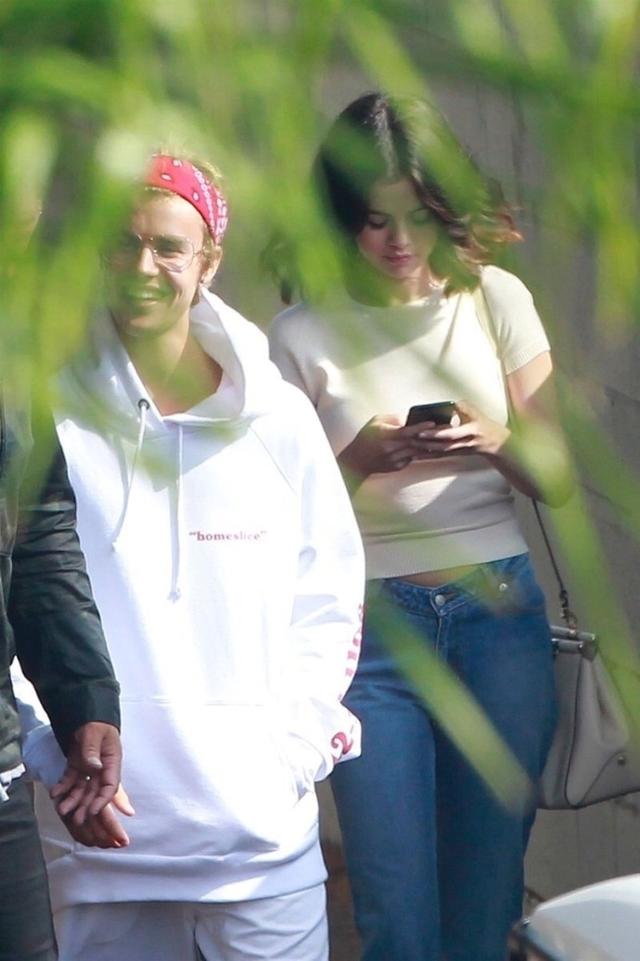 比伯和赛琳娜最新消息,比伯与赛琳娜最新消息,爱情与音乐的交织传奇