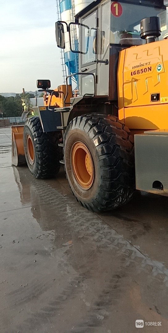 最新平地机司机招聘,最新平地机司机招聘,一起驶向自然美景的旅程