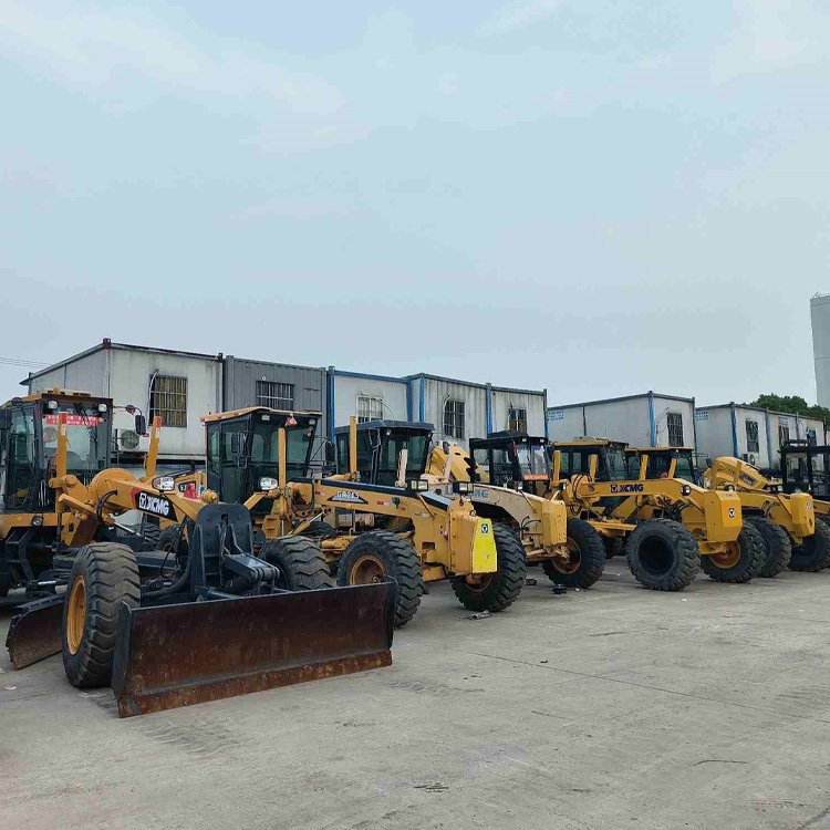 最新平地机司机招聘,最新平地机司机招聘,一起驶向自然美景的旅程