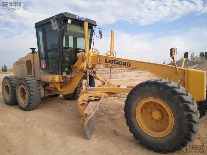 最新平地机司机招聘,最新平地机司机招聘,一起驶向自然美景的旅程