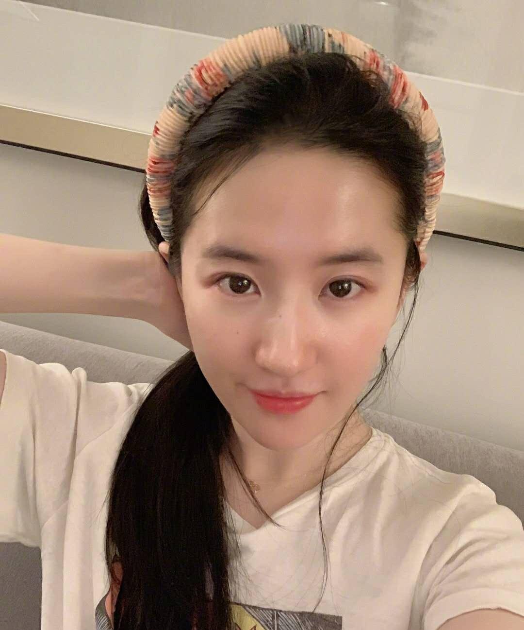 冷小莫最新消息,冷小莫最新消息，学习变革，自信成就未来