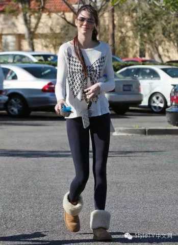 绝对靴下最新中文版,绝对靴下最新中文版，小巷中的隐藏宝藏